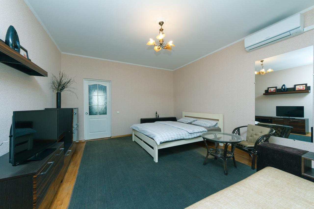 Apartment Poznyaky-Bazhana เคียฟ ภายนอก รูปภาพ